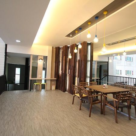 Preme Hostel Банкок Екстериор снимка