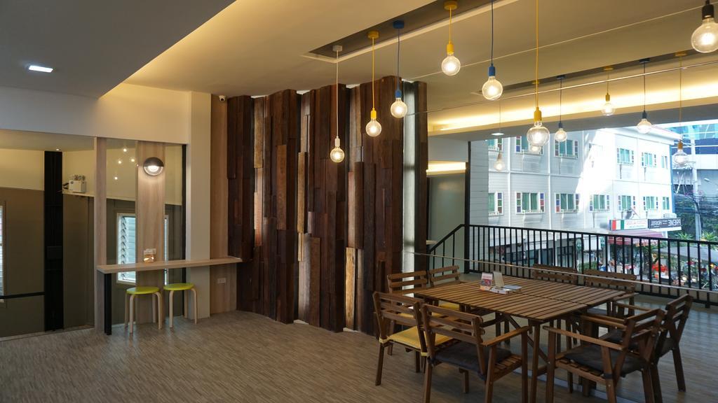 Preme Hostel Банкок Екстериор снимка