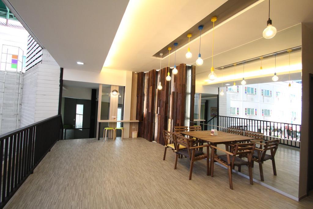 Preme Hostel Банкок Екстериор снимка