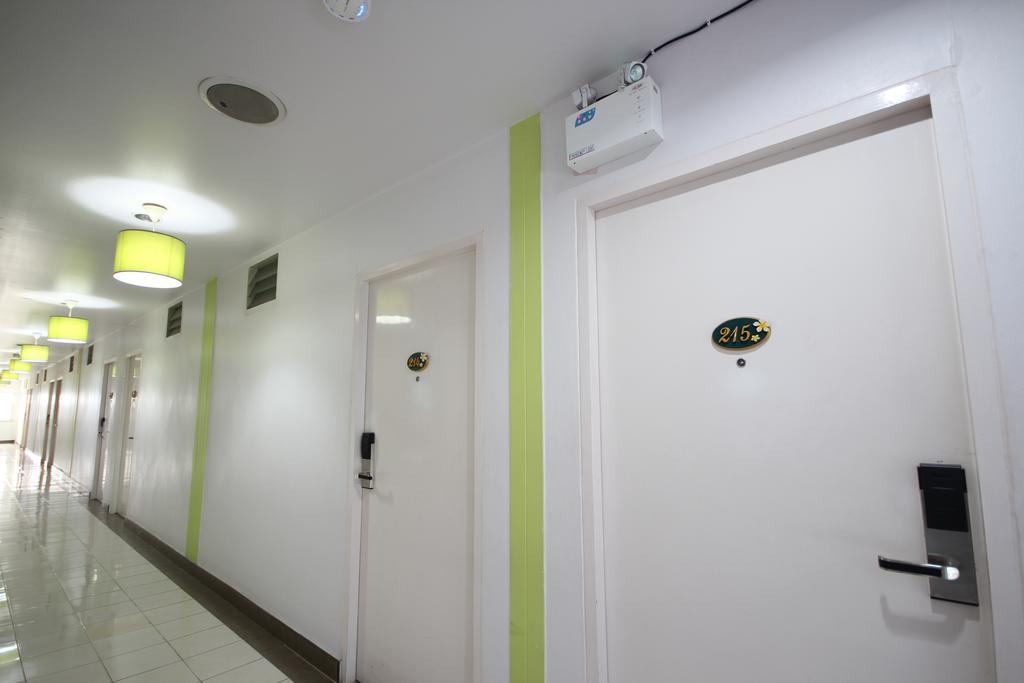 Preme Hostel Банкок Екстериор снимка