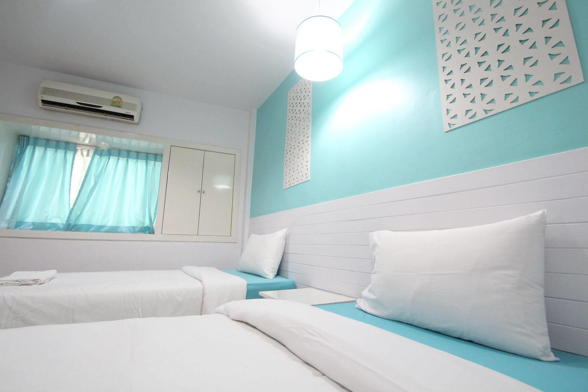Preme Hostel Банкок Екстериор снимка