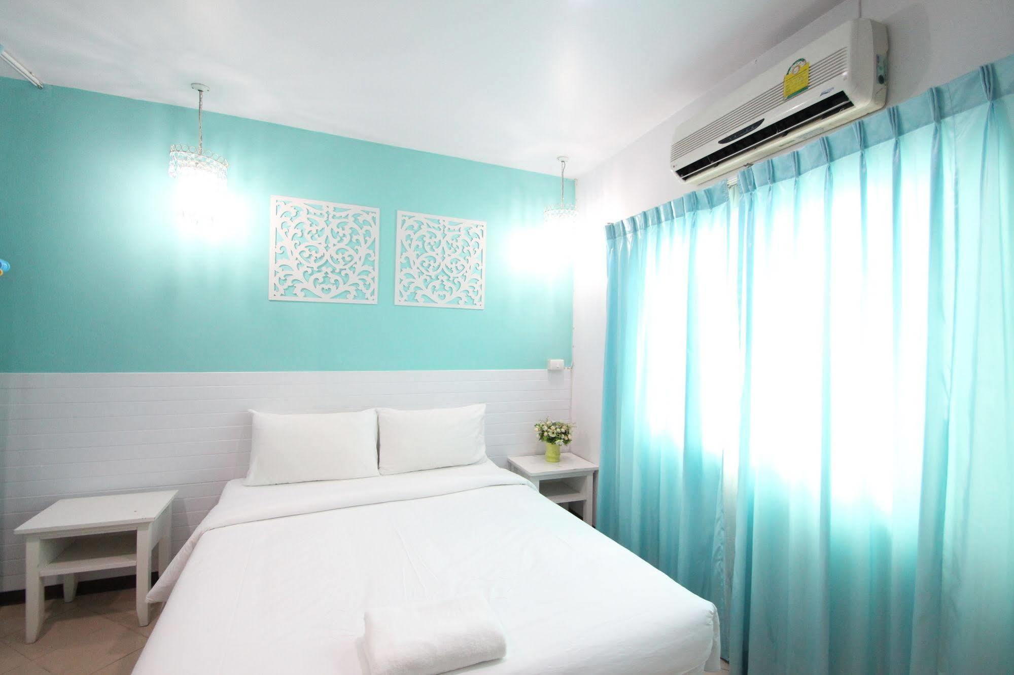 Preme Hostel Банкок Екстериор снимка