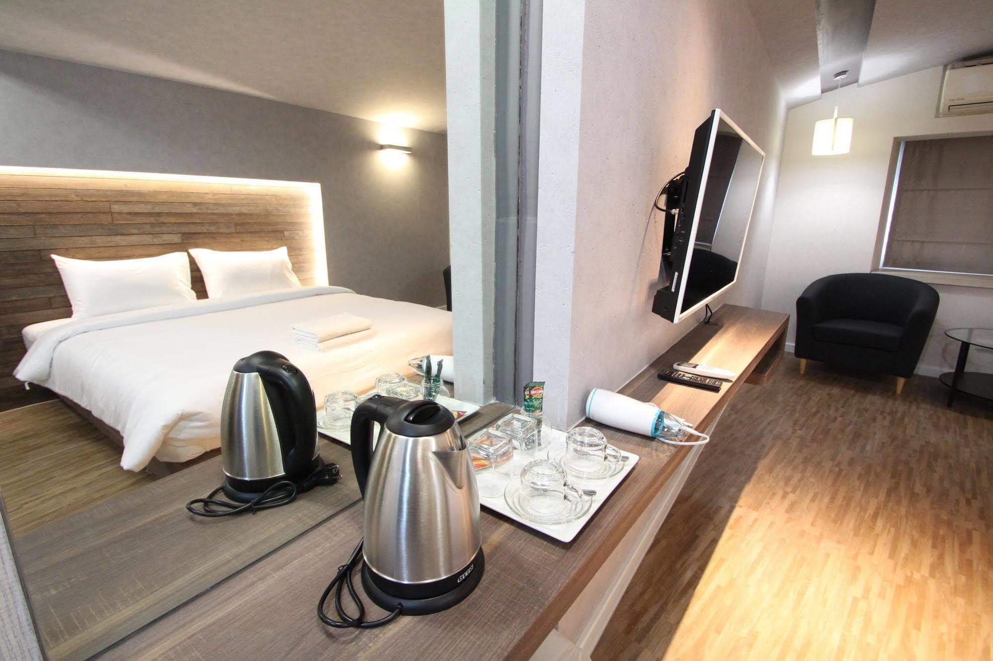 Preme Hostel Банкок Екстериор снимка