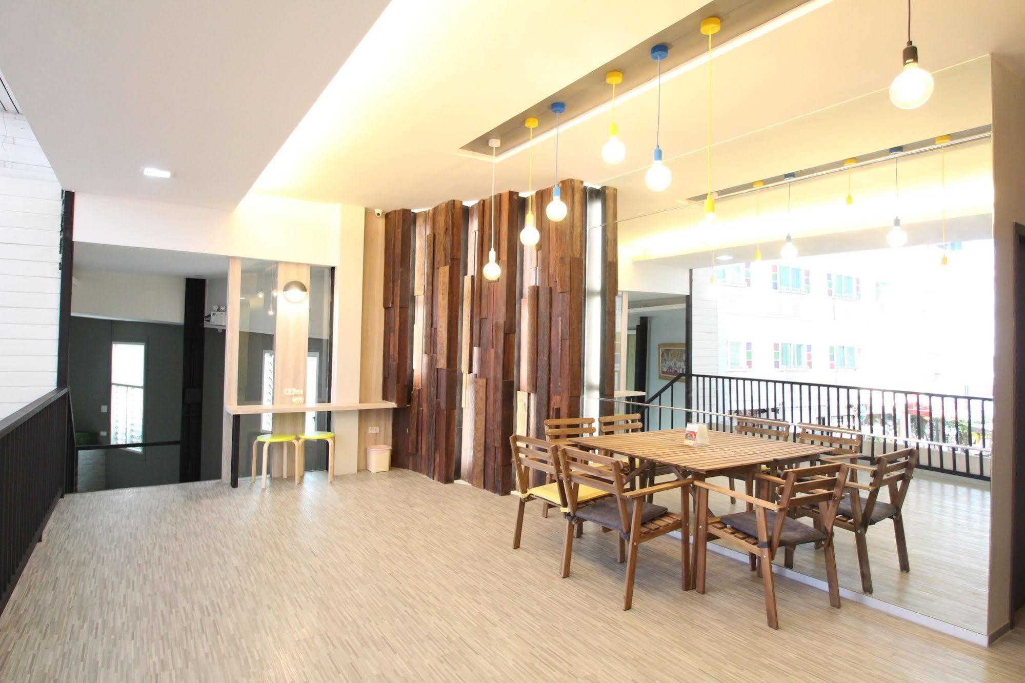 Preme Hostel Банкок Екстериор снимка