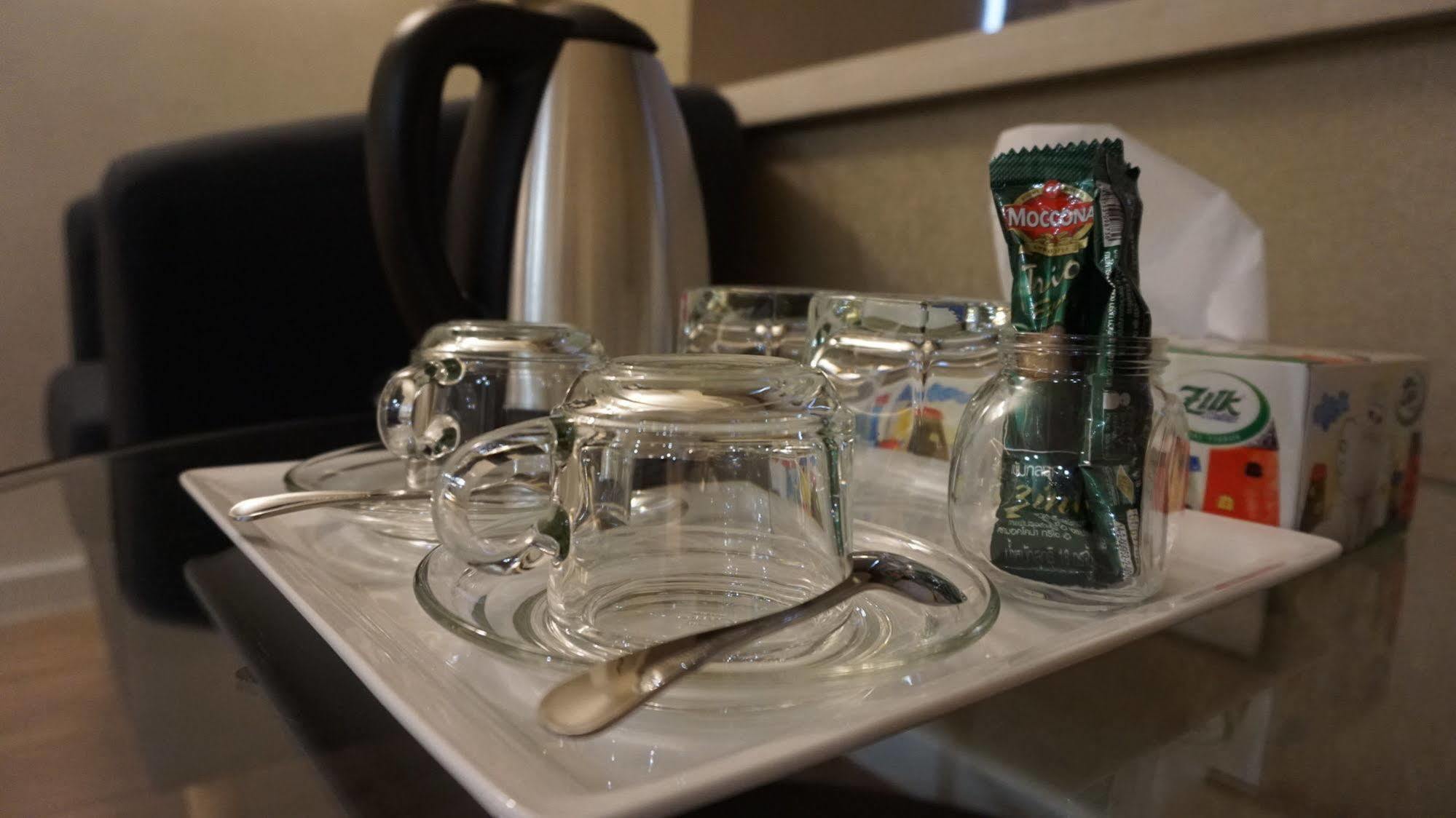 Preme Hostel Банкок Екстериор снимка