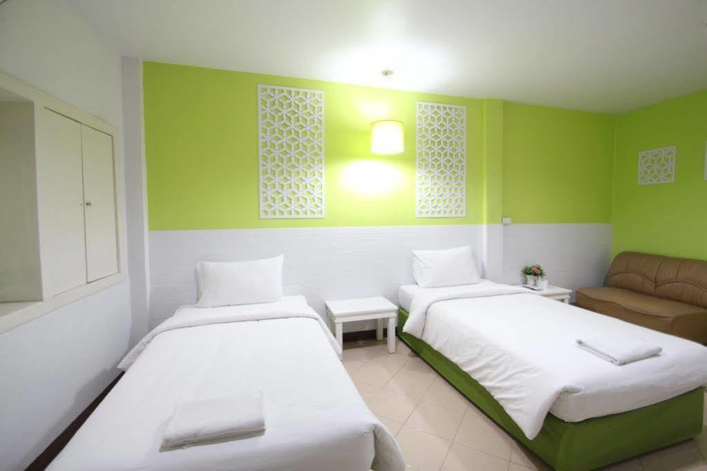 Preme Hostel Банкок Екстериор снимка